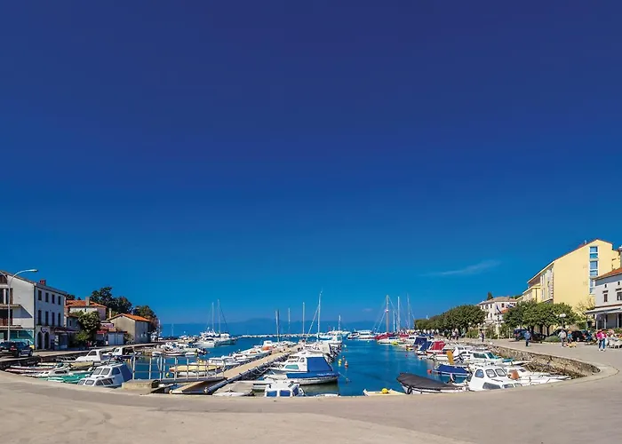 Apartament Awesome In With House Sea View