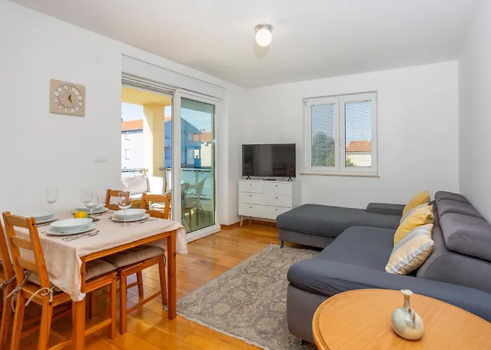 Awesome In With House Sea View