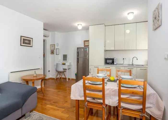 Apartmán Awesome In With House Sea View